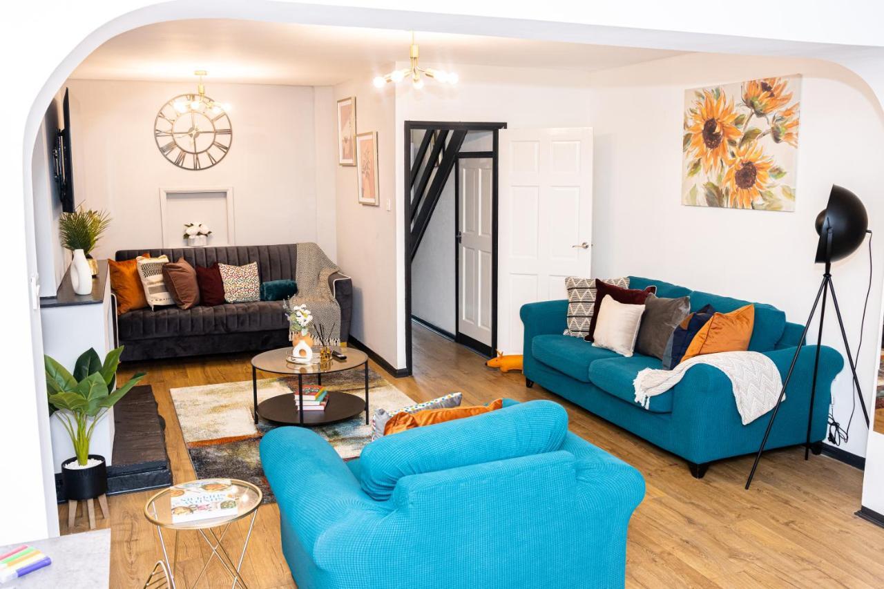 Td Stourb Dudley - Luxurious 3 Bedroom House - Sleeps 7 - Dy1 - Long And Short Stay Brierley Hill Exteriör bild