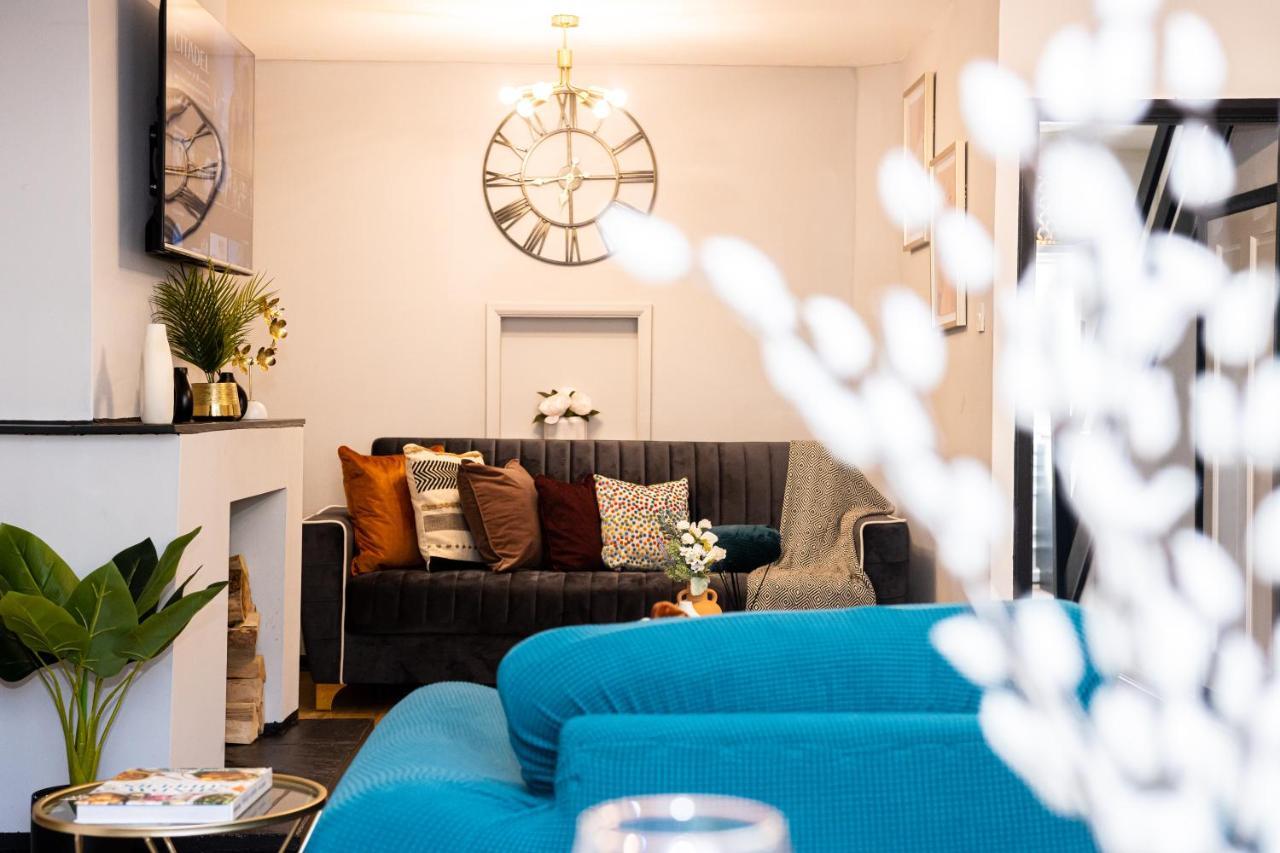Td Stourb Dudley - Luxurious 3 Bedroom House - Sleeps 7 - Dy1 - Long And Short Stay Brierley Hill Exteriör bild