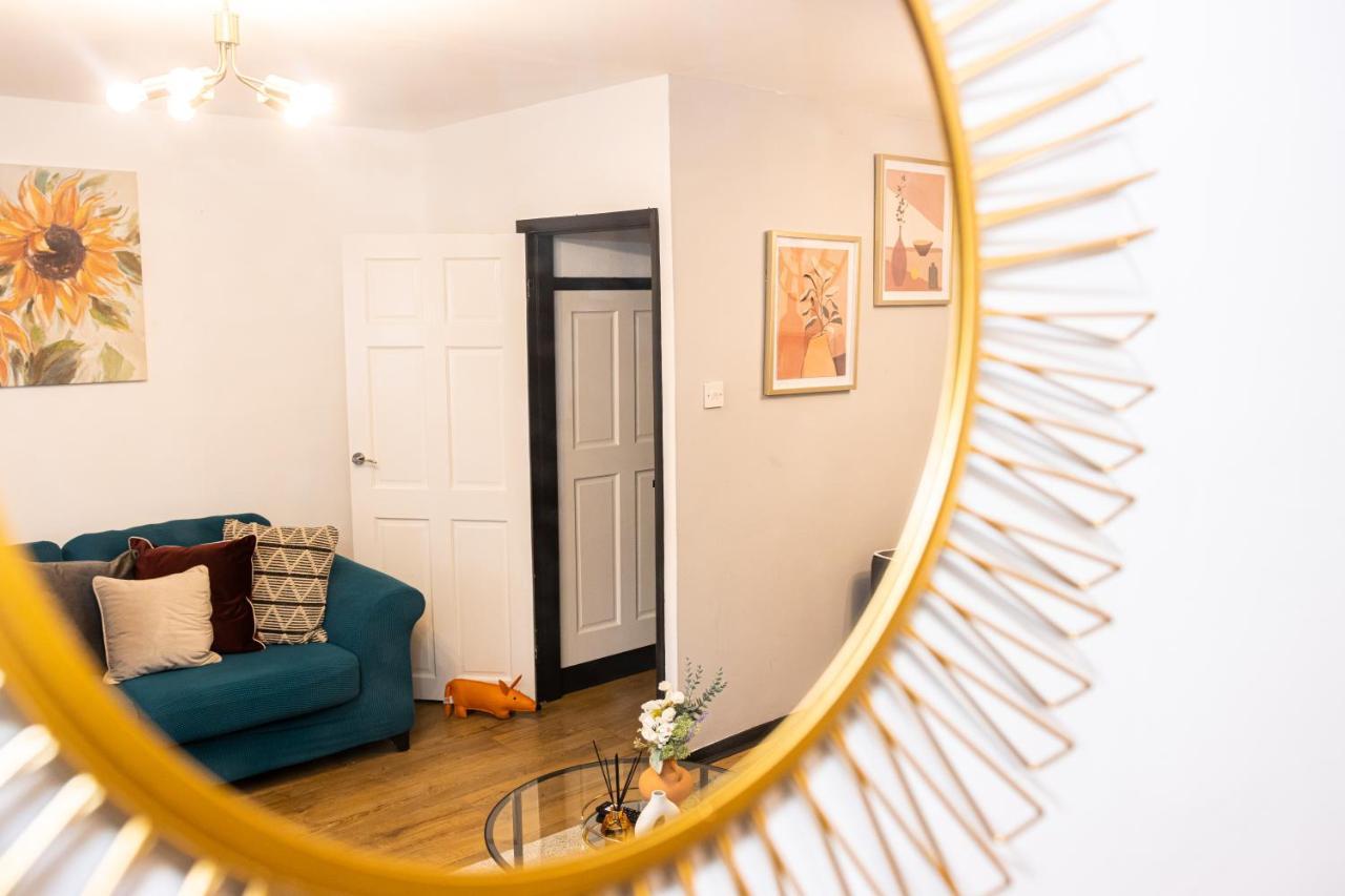Td Stourb Dudley - Luxurious 3 Bedroom House - Sleeps 7 - Dy1 - Long And Short Stay Brierley Hill Exteriör bild