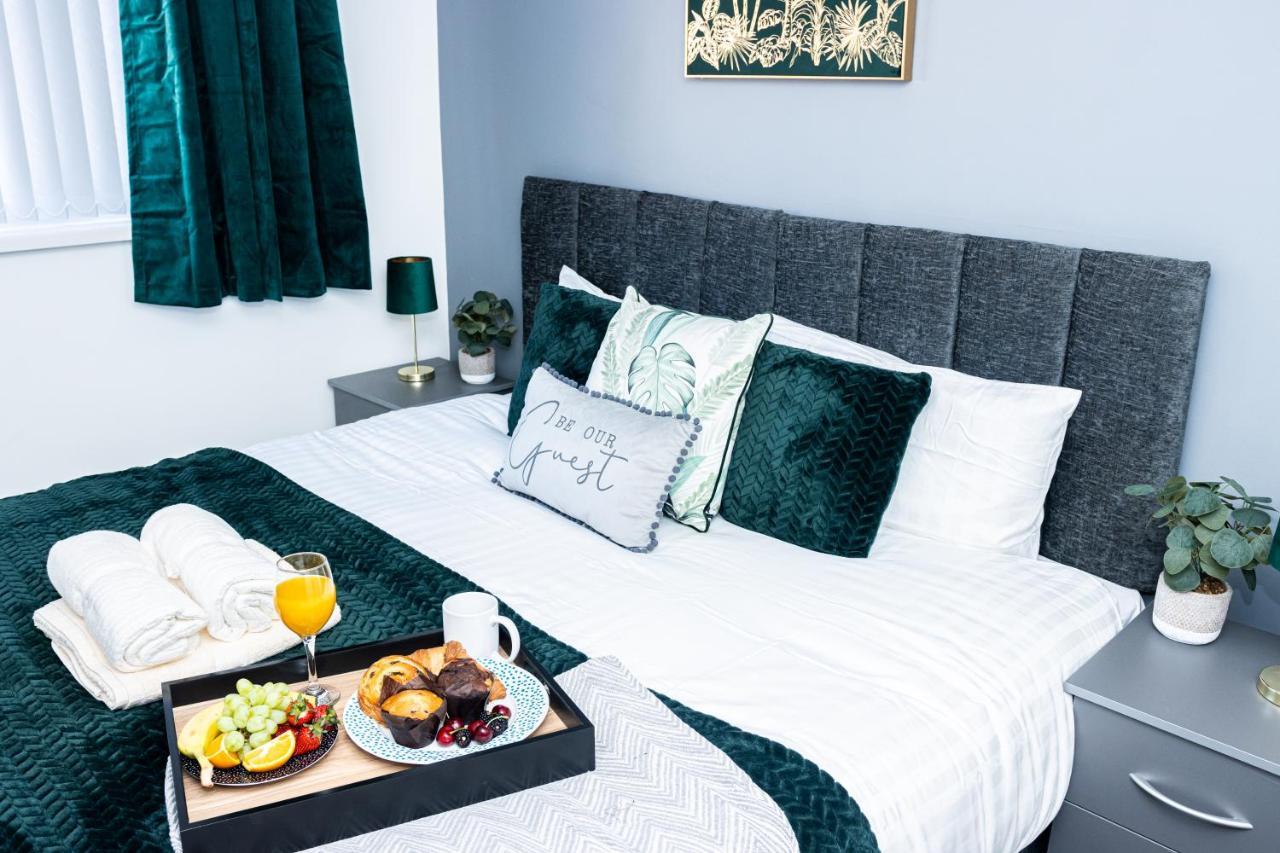 Td Stourb Dudley - Luxurious 3 Bedroom House - Sleeps 7 - Dy1 - Long And Short Stay Brierley Hill Exteriör bild
