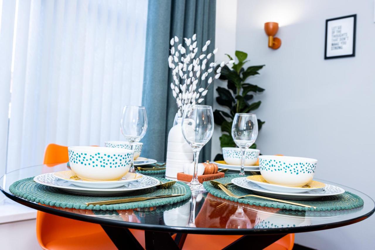 Td Stourb Dudley - Luxurious 3 Bedroom House - Sleeps 7 - Dy1 - Long And Short Stay Brierley Hill Exteriör bild