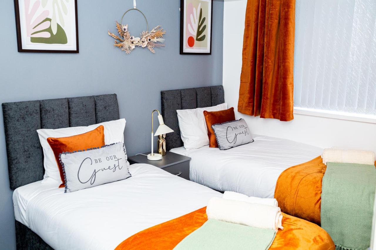 Td Stourb Dudley - Luxurious 3 Bedroom House - Sleeps 7 - Dy1 - Long And Short Stay Brierley Hill Exteriör bild