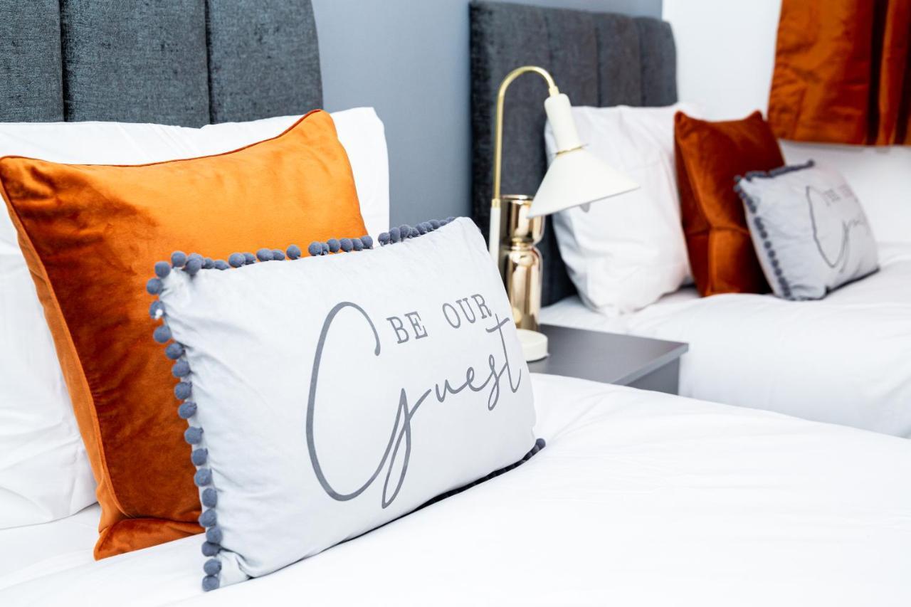 Td Stourb Dudley - Luxurious 3 Bedroom House - Sleeps 7 - Dy1 - Long And Short Stay Brierley Hill Exteriör bild